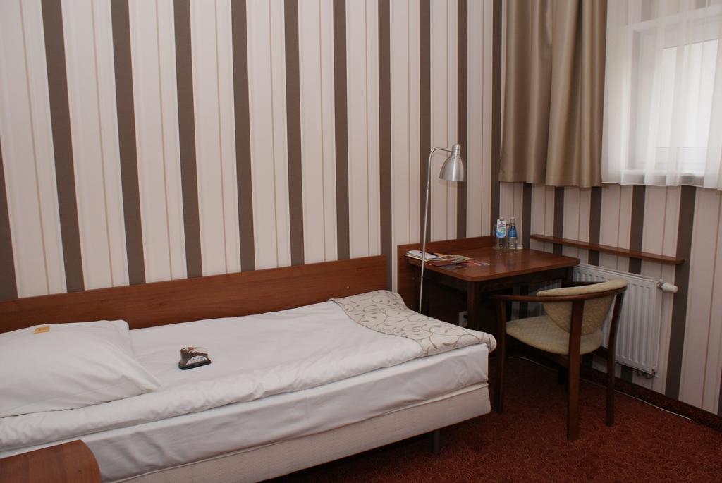 Grot Hotel Malbork Buitenkant foto