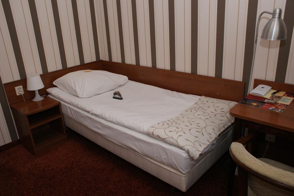 Grot Hotel Malbork Buitenkant foto