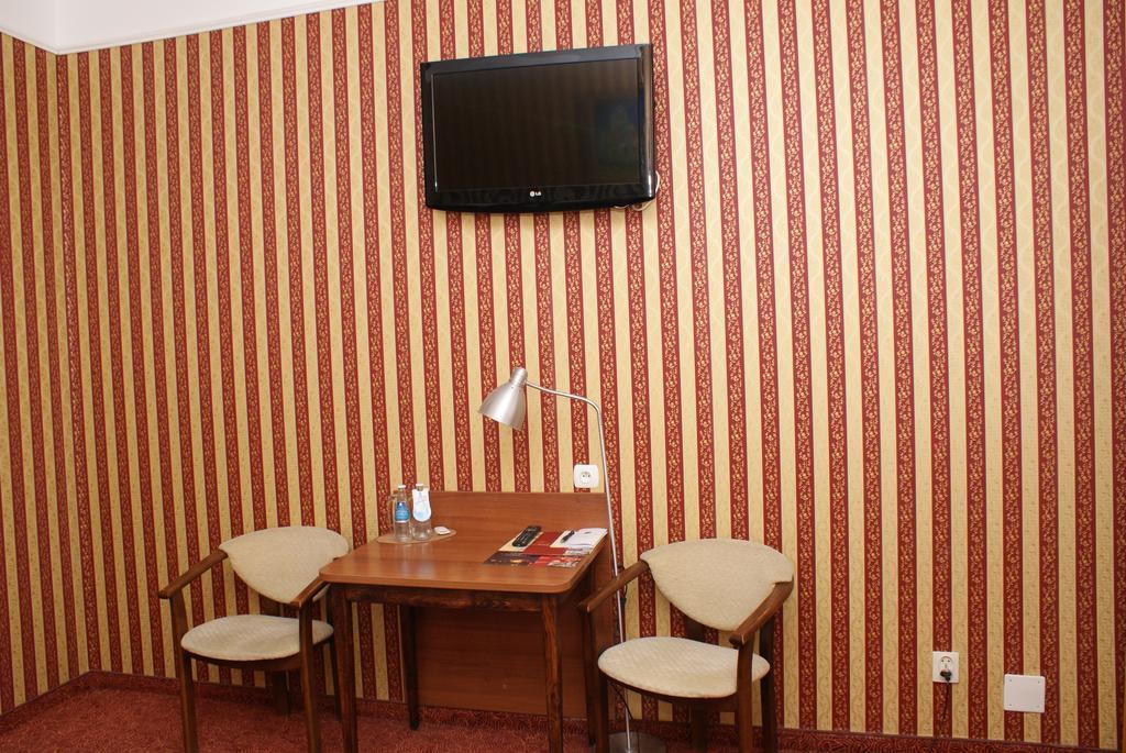 Grot Hotel Malbork Buitenkant foto