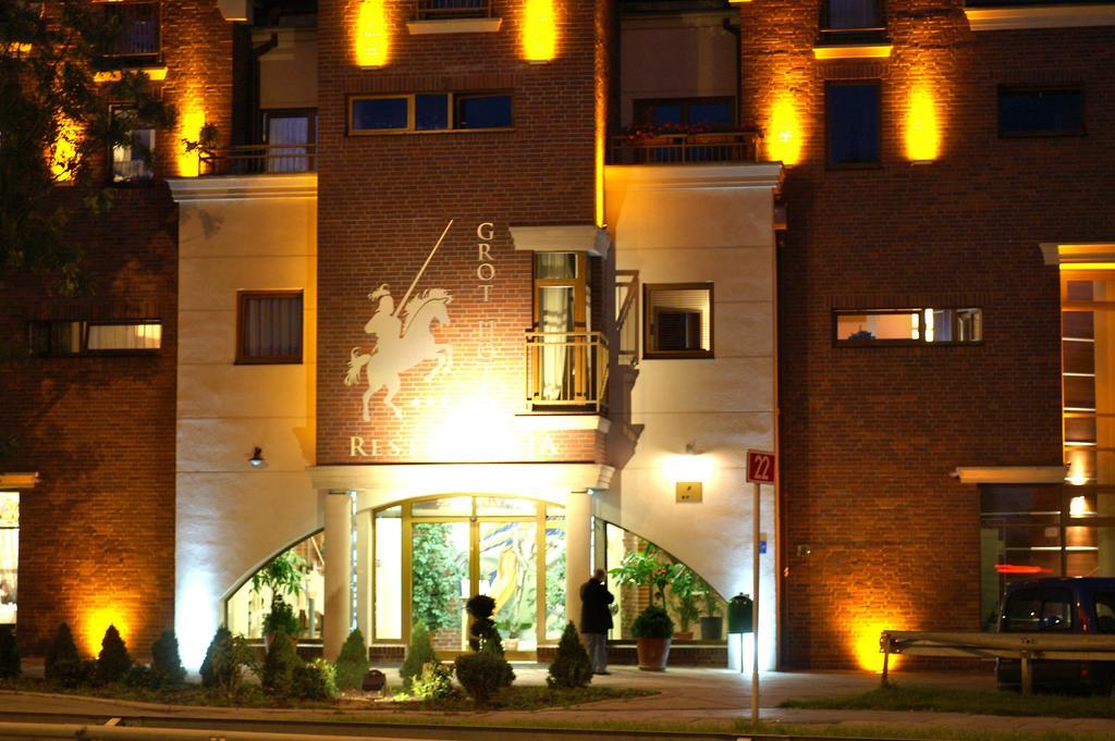Grot Hotel Malbork Buitenkant foto