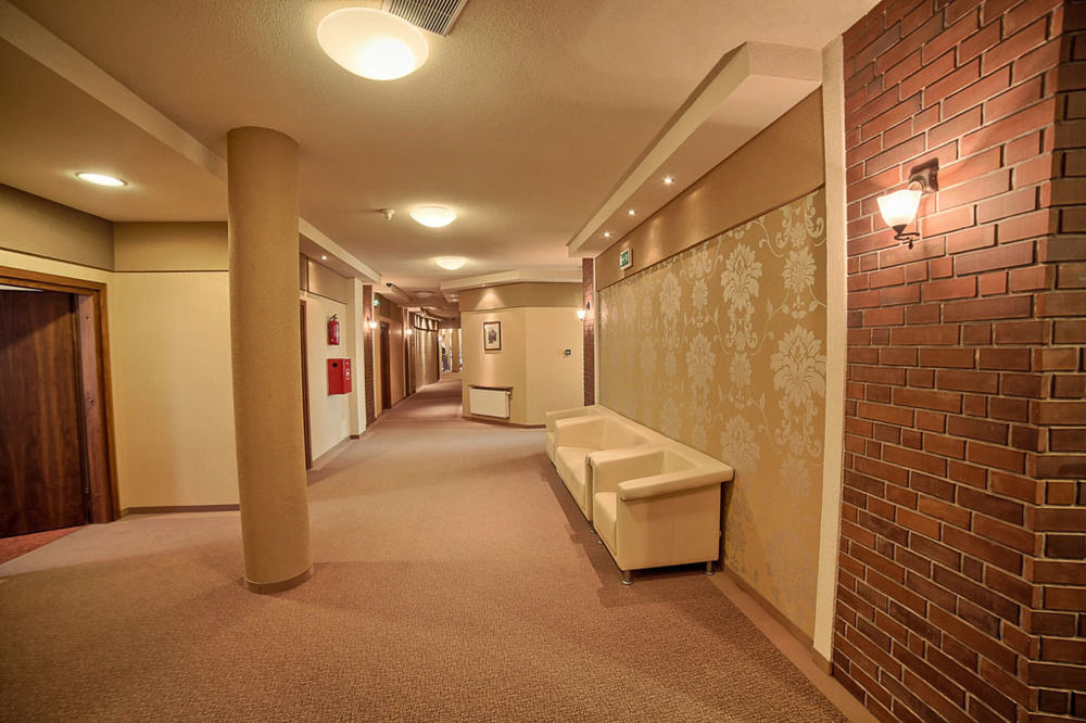 Grot Hotel Malbork Buitenkant foto
