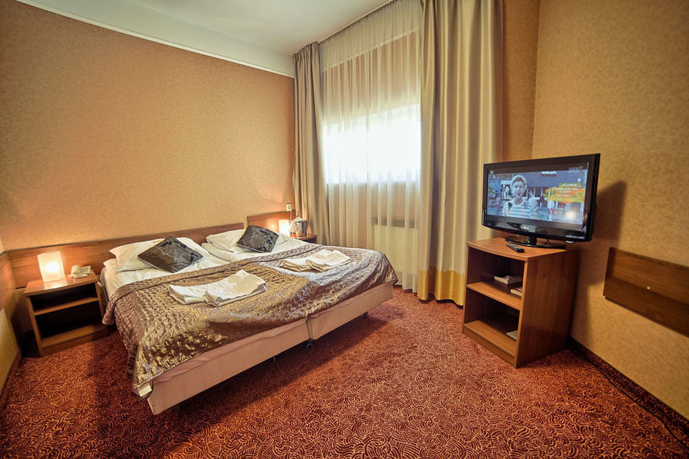 Grot Hotel Malbork Buitenkant foto