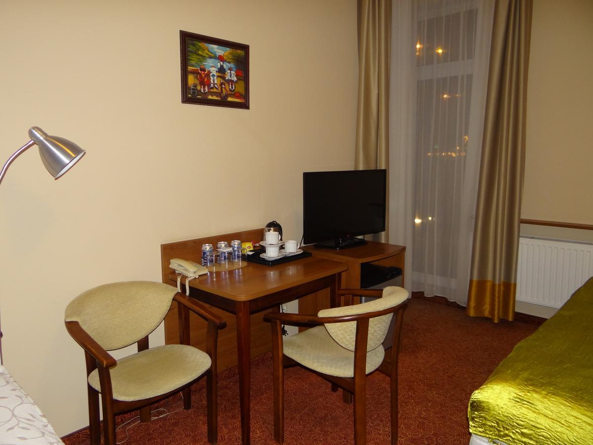 Grot Hotel Malbork Buitenkant foto