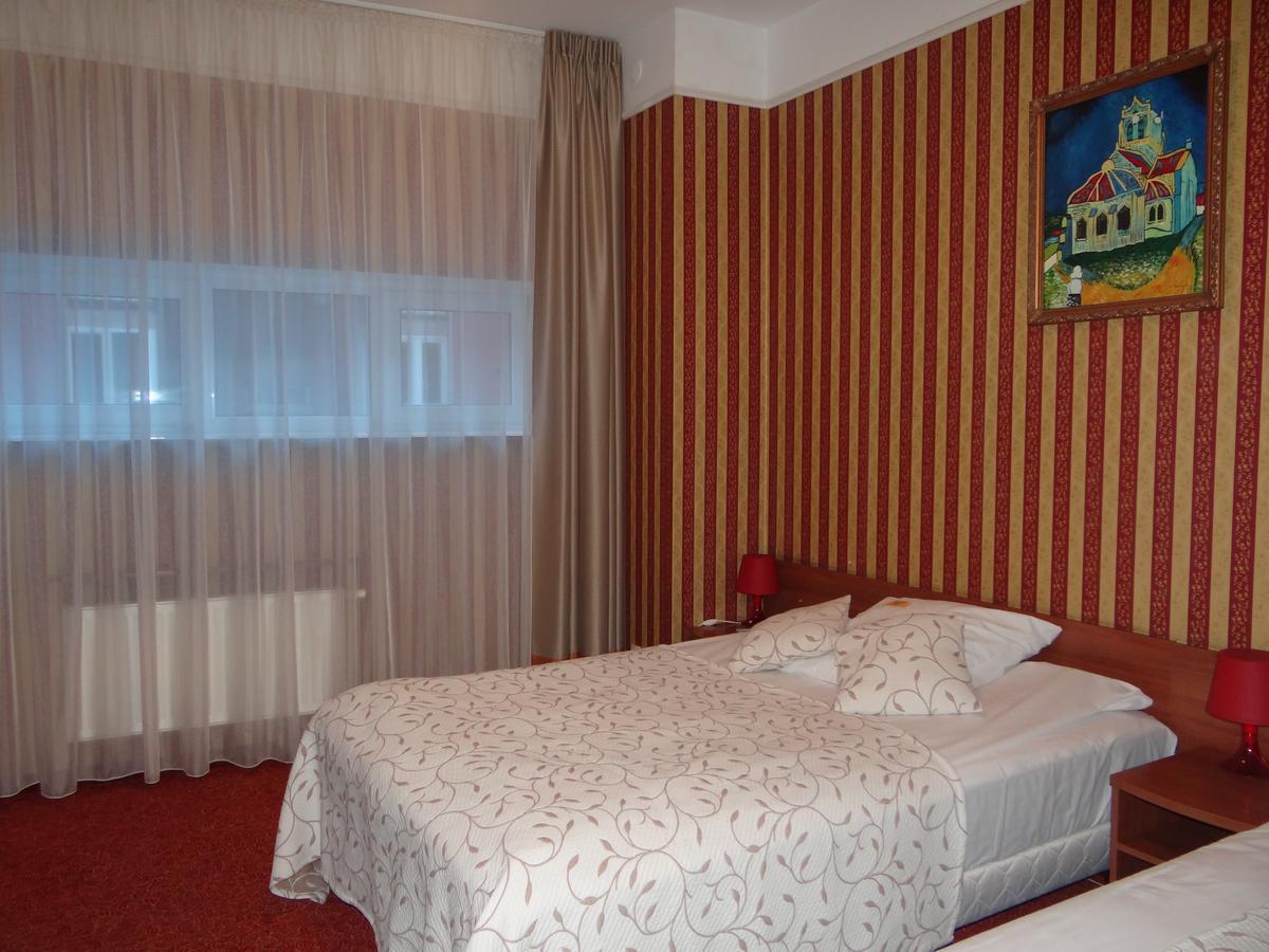 Grot Hotel Malbork Buitenkant foto