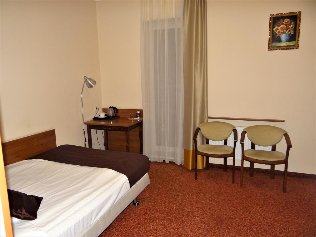 Grot Hotel Malbork Buitenkant foto