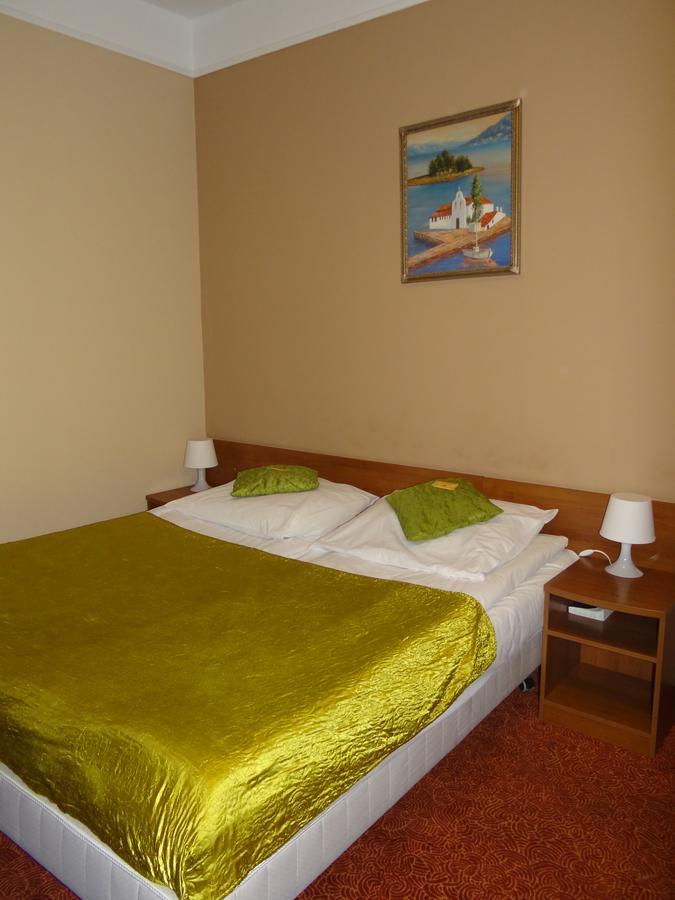 Grot Hotel Malbork Buitenkant foto