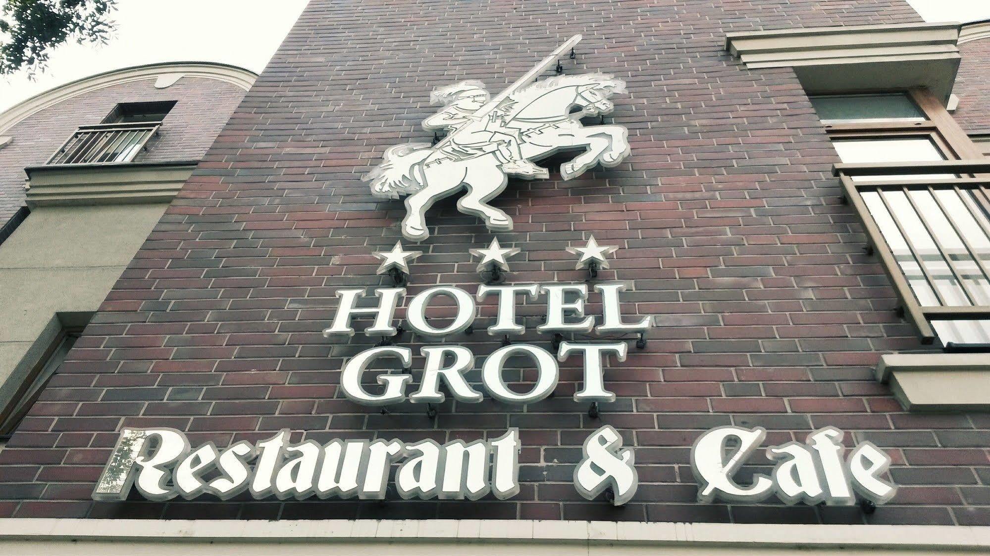 Grot Hotel Malbork Buitenkant foto