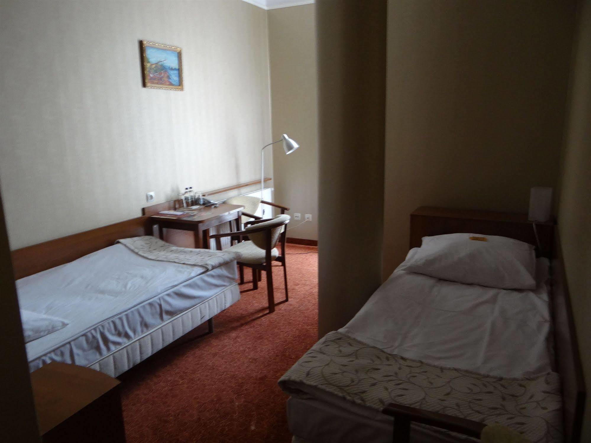 Grot Hotel Malbork Buitenkant foto