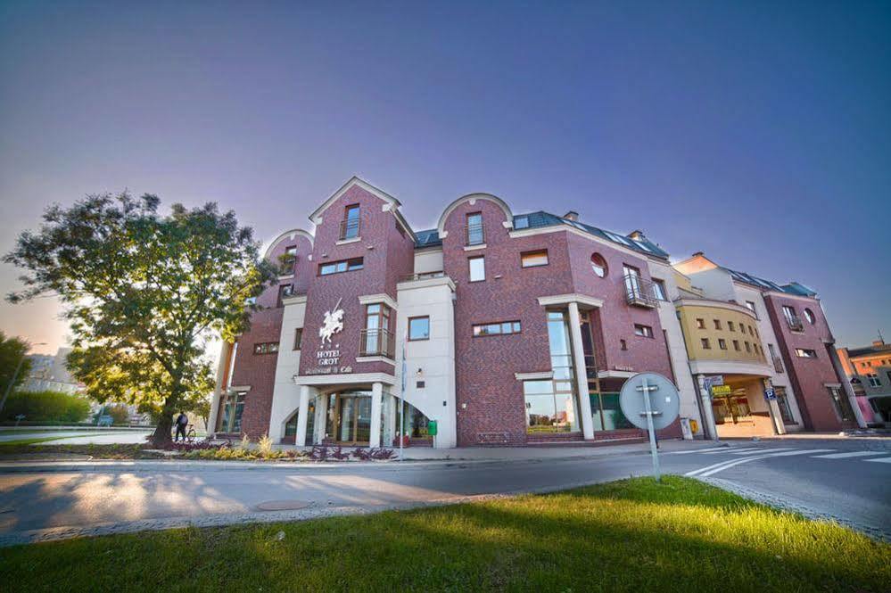Grot Hotel Malbork Buitenkant foto