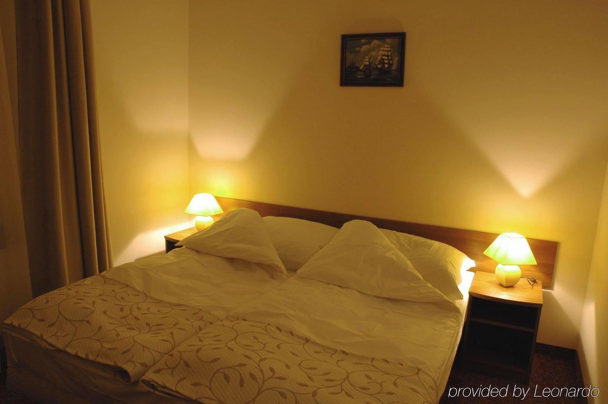 Grot Hotel Malbork Buitenkant foto