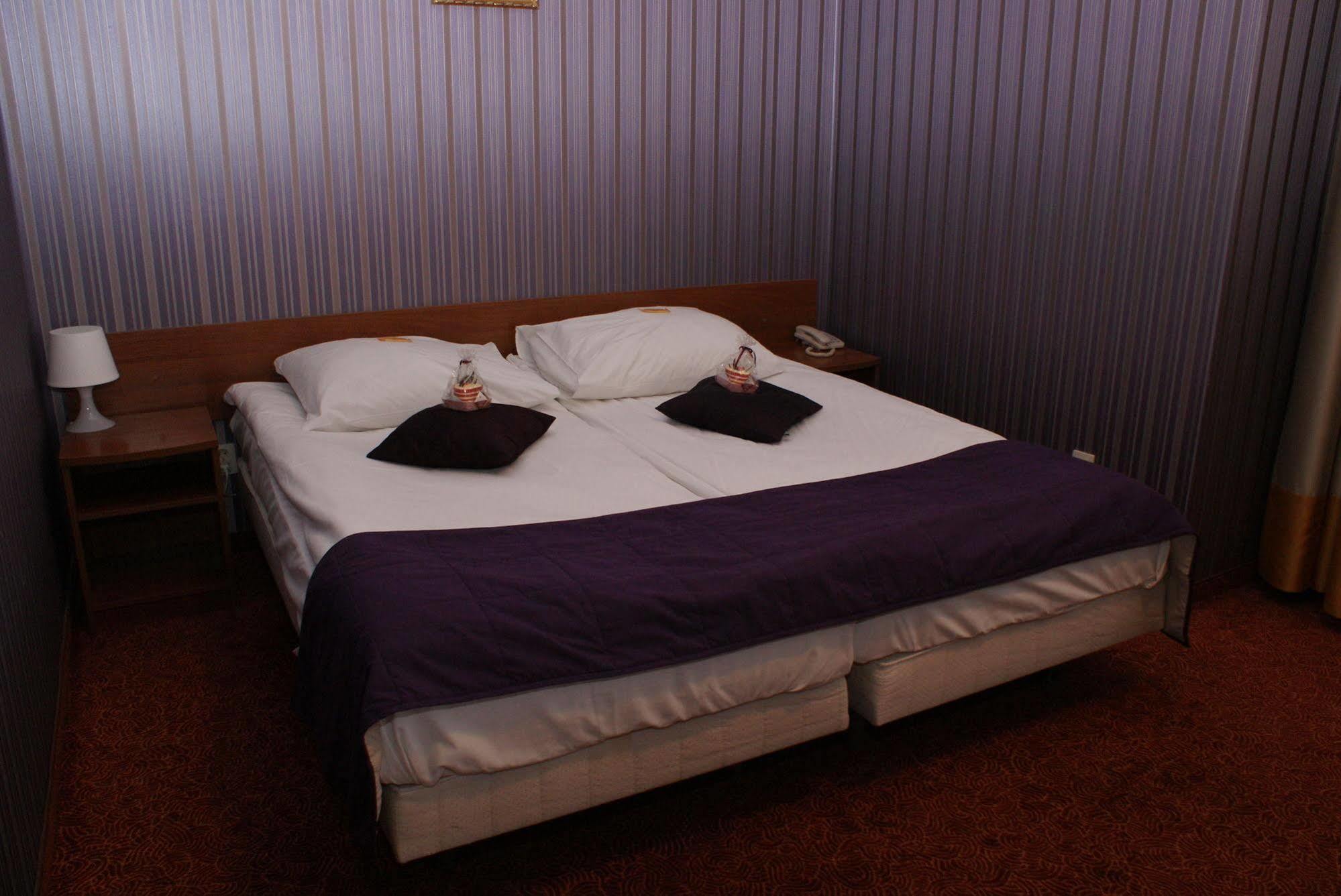 Grot Hotel Malbork Buitenkant foto