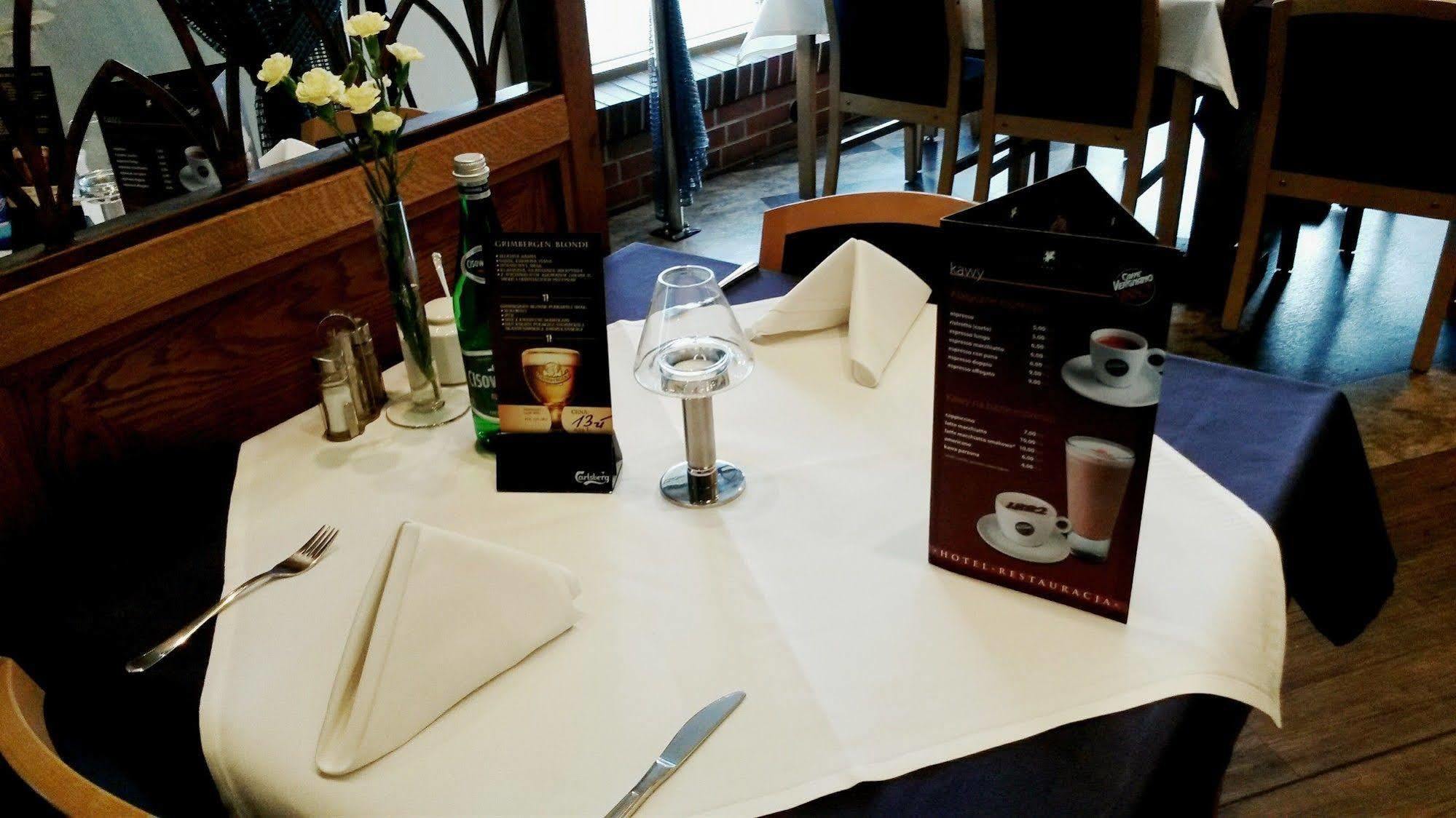 Grot Hotel Malbork Buitenkant foto